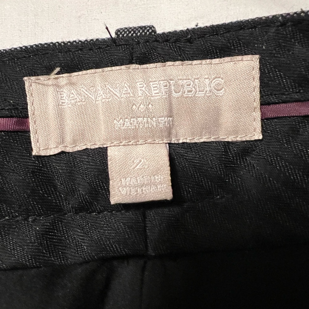 Black pants from banana republic. Size 2. Martin fit. pants are lined.